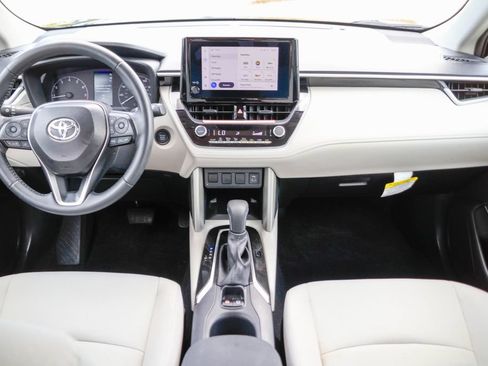 Used 2025 Toyota Corolla Cross LE FWD image 7