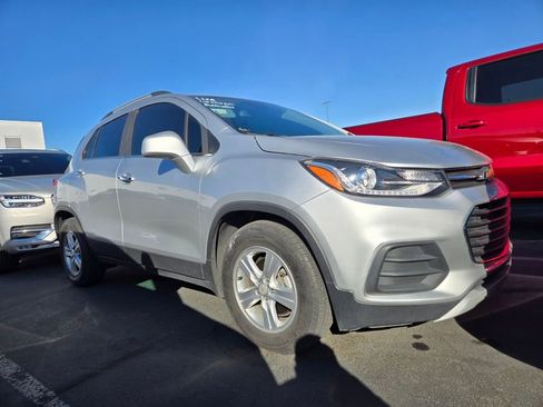 Used 2019 Chevrolet Trax LT w/ LT Convenience Package image 1