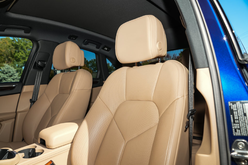 Certified 2026 Porsche Macan AWD/4WD image 22