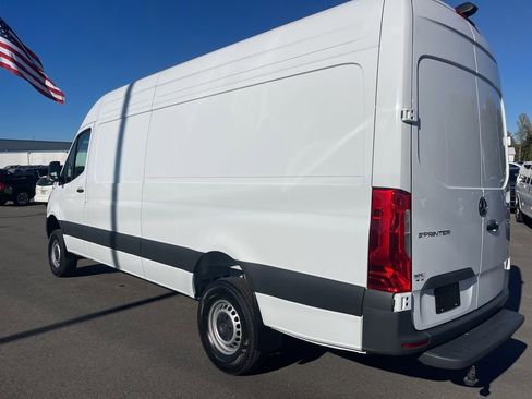 Used 2025 Mercedes-Benz Sprinter 2500 image 3