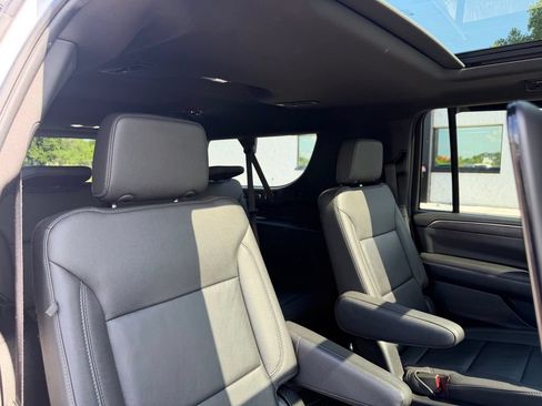 Used 2022 Chevrolet Suburban Z71 w/ Z71 Off-Road Package AWD/4WD image 32