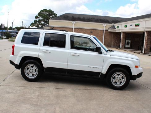 Used 2017 Jeep Patriot Sport w/ Power Value Group FWD image 3
