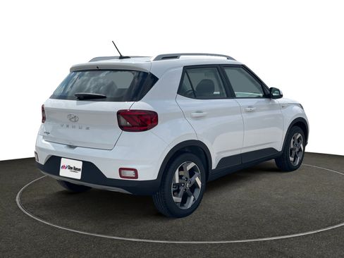 New 2025 Hyundai Venue SEL image 6