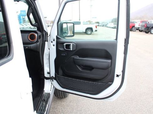 Used 2023 Jeep Gladiator Mojave w/ Cold Weather Group AWD/4WD image 51