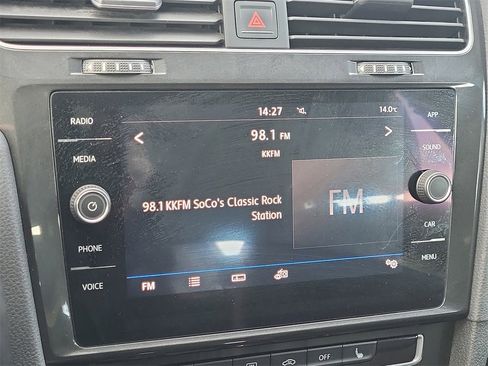 Used 2018 Volkswagen Golf SE image 26