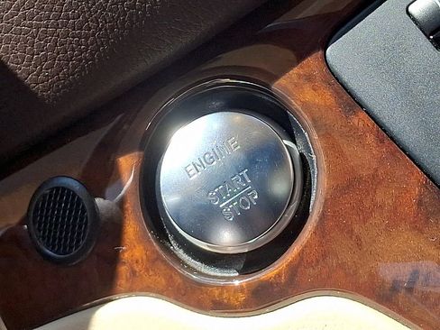 Used 2014 Mercedes-Benz SL 550 image 21