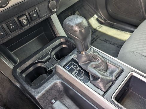 Used 2020 Toyota Tacoma SR5 AWD/4WD image 26