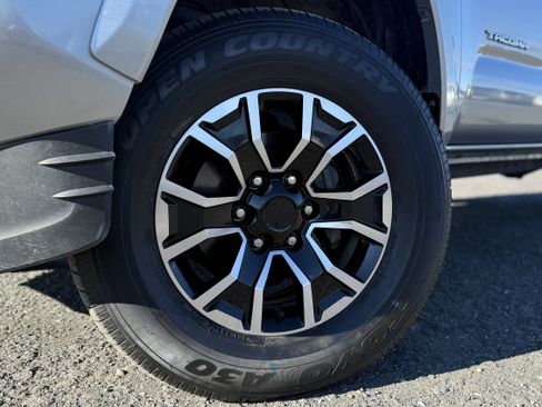 Used 2022 Toyota Tacoma TRD Sport image 7