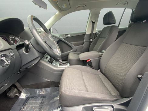 Used 2017 Volkswagen Tiguan S image 4