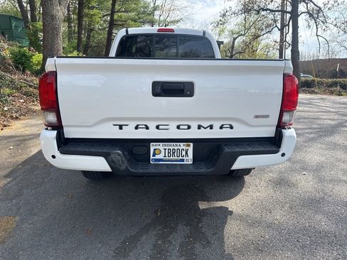 Used 2019 Toyota Tacoma SR image 6
