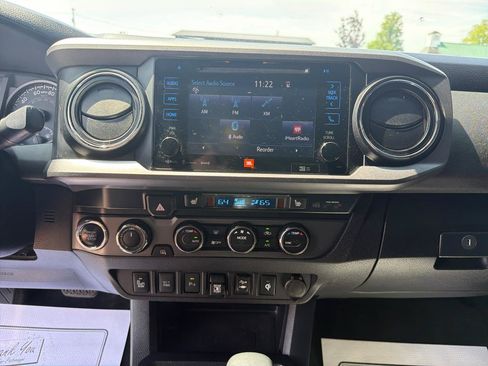 Used 2019 Toyota Tacoma TRD Off-Road AWD/4WD image 11