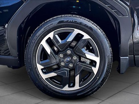 Used 2025 Subaru Forester Limited image 11