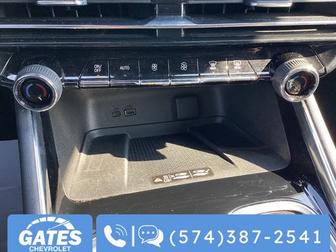 Used 2025 Chevrolet Traverse LT image 26