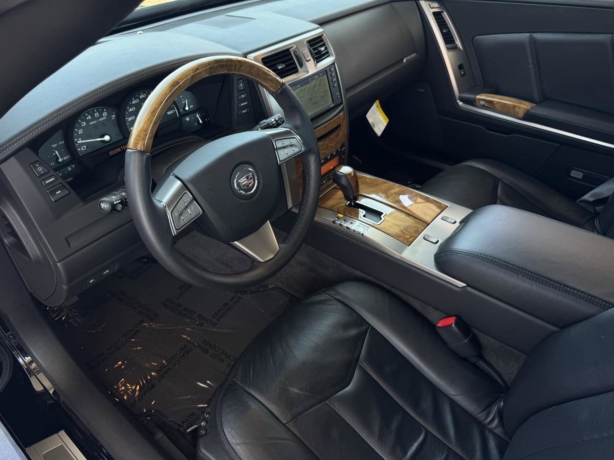 Used 2009 Cadillac XLR RWD image 20