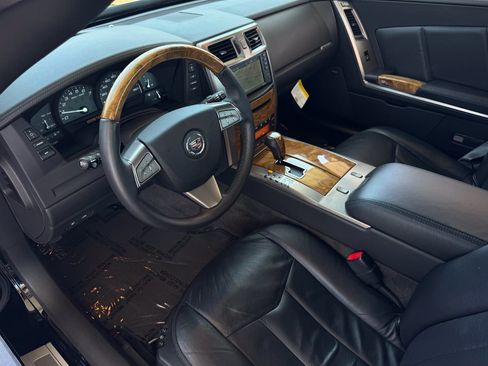 Used 2009 Cadillac XLR RWD image 20