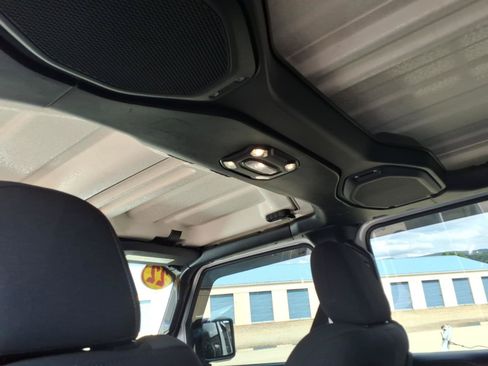 Used 2022 Jeep Gladiator Mojave w/ Trailer Tow Package AWD/4WD image 8