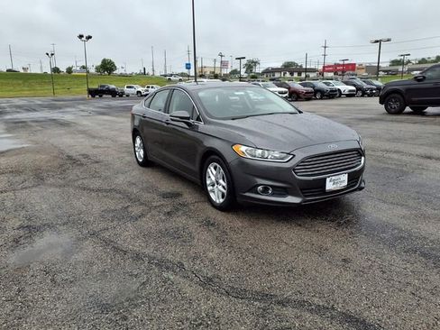 Used 2016 Ford Fusion SE w/ Equipment Group 202A FWD image 6