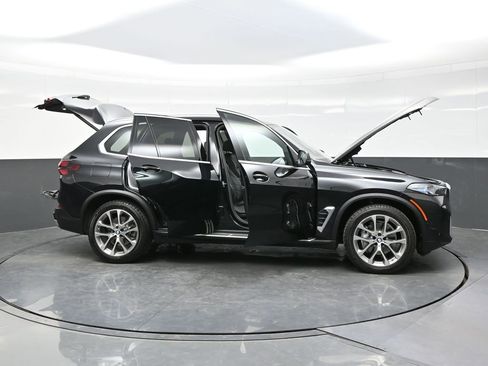 Used 2024 BMW X5 xDrive40i AWD/4WD image 45