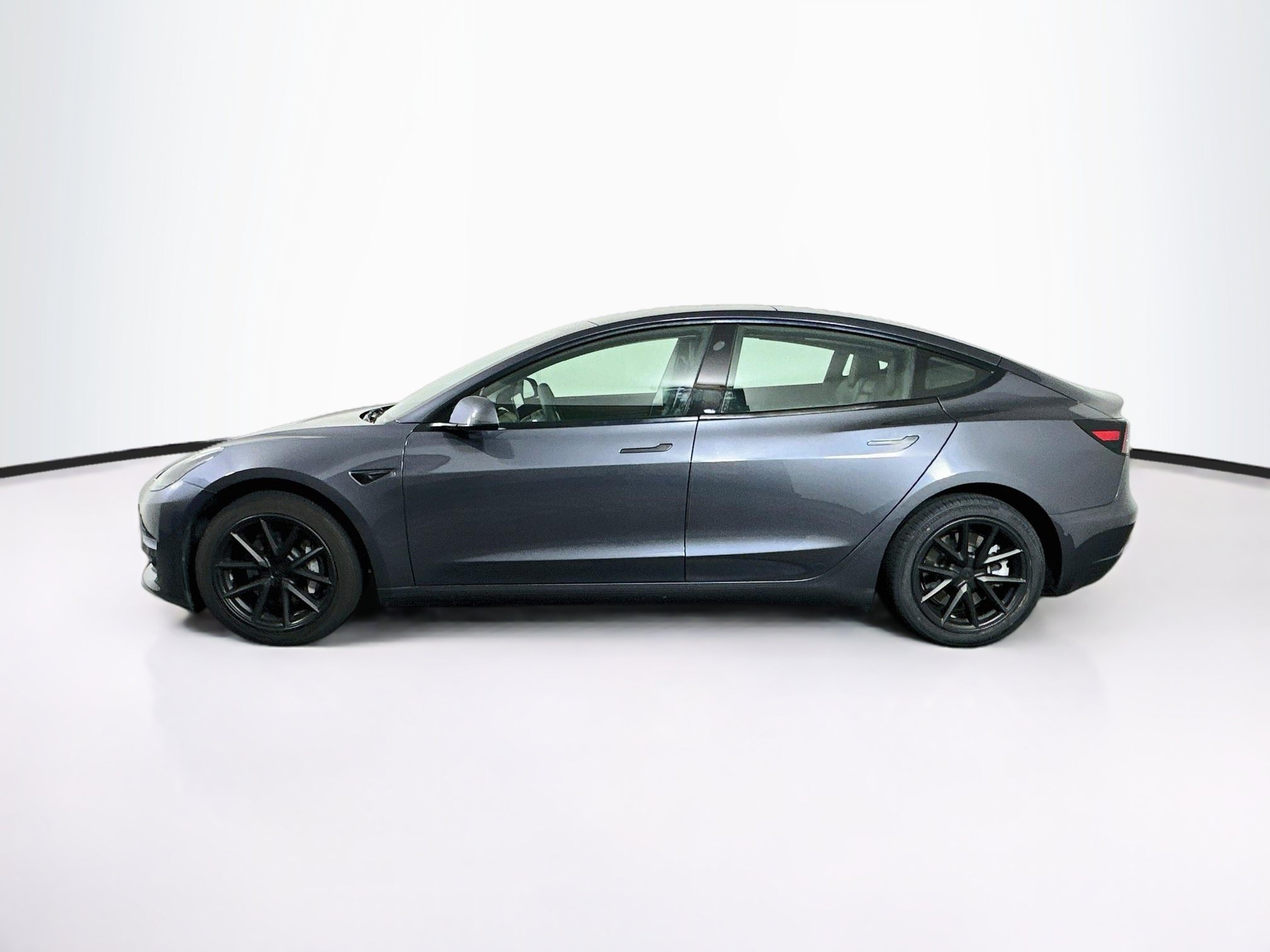 Used 2021 Tesla Model 3 Standard Range Plus RWD image 4