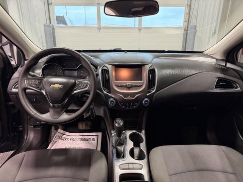Used 2016 Chevrolet Cruze LT image 9