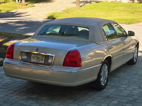 Used 2003 Lincoln Town Car Cartier image 37