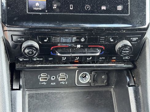 Used 2024 Jeep Grand Cherokee L Laredo image 22