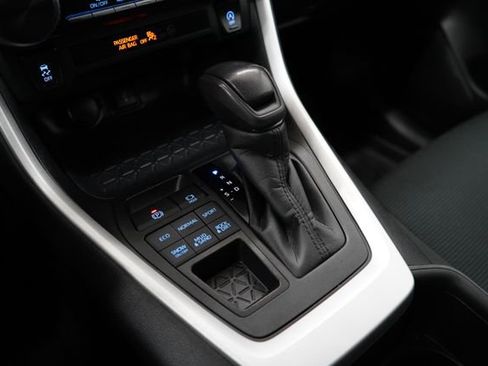 Used 2022 Toyota RAV4 LE image 38