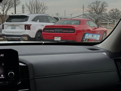 Used 2025 Nissan Pathfinder SV image 37