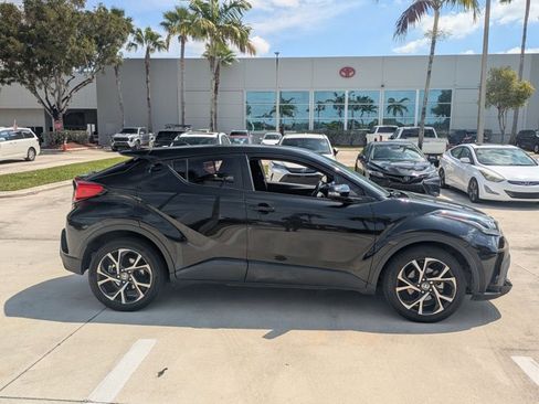 Used 2021 Toyota C-HR XLE image 4