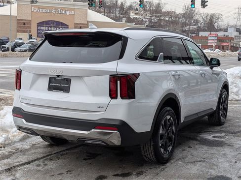 Certified 2025 Kia Sorento S image 6