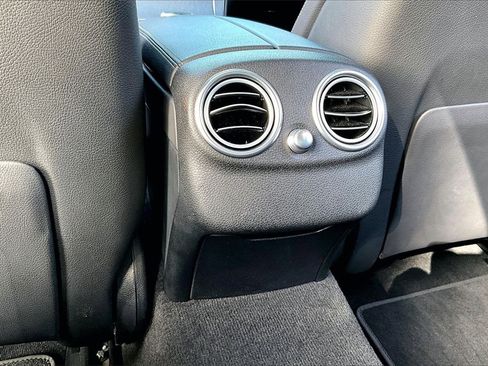 Used 2020 Mercedes-Benz C 300 Sedan image 10