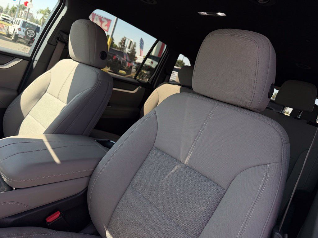 Used 2026 GMC Acadia Elevation FWD image 17
