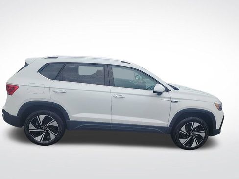 Used 2024 Volkswagen Taos SE image 8