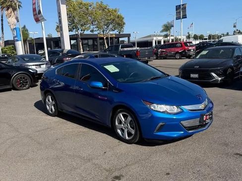 Used 2017 Chevrolet Volt LT FWD image 3