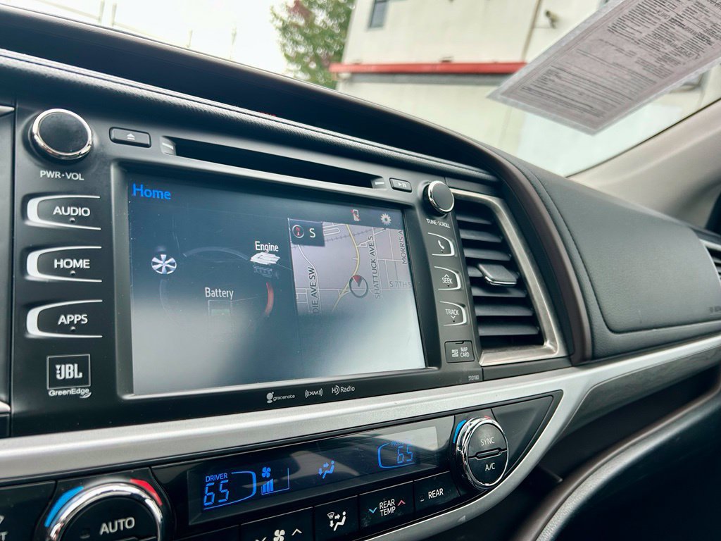 Used 2017 Toyota Highlander Limited Platinum AWD/4WD image 25