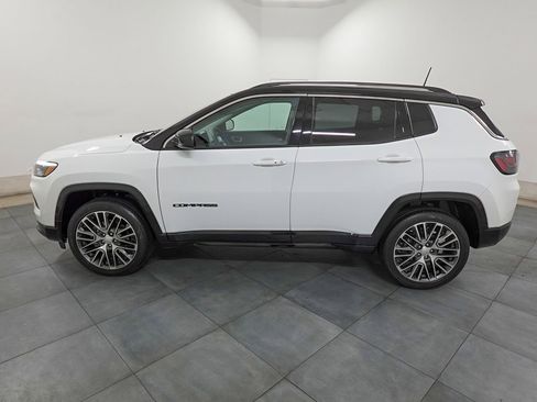 Used 2022 Jeep Compass Limited w/ Elite Group image 2