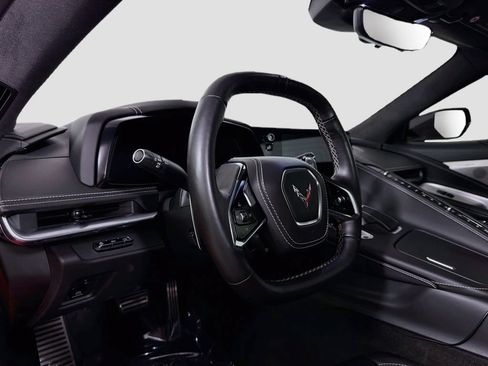 Used 2022 Chevrolet Corvette Stingray Premium Conv w/ Z51 Performance Package RWD image 9