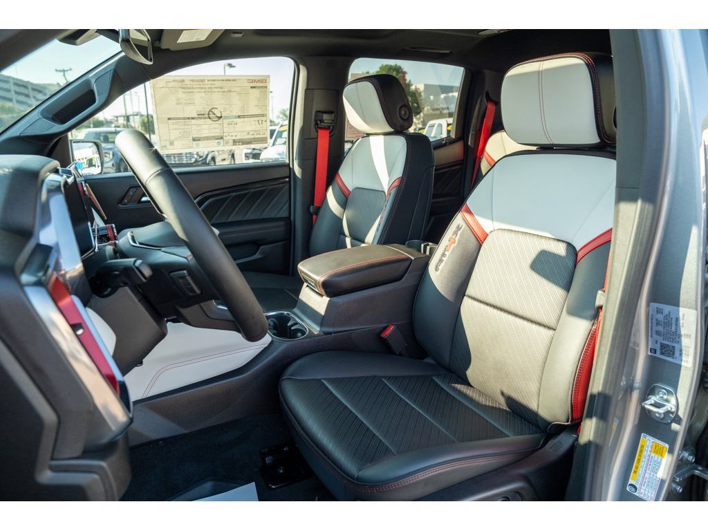 New 2026 GMC Canyon AT4X w/ LPO, Black Badging Package AWD/4WD image 12