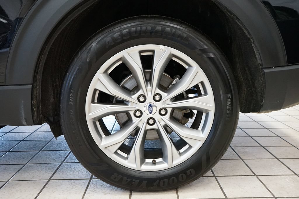 Used 2023 Ford Explorer Limited w/ Equipment Group 301A AWD/4WD image 56