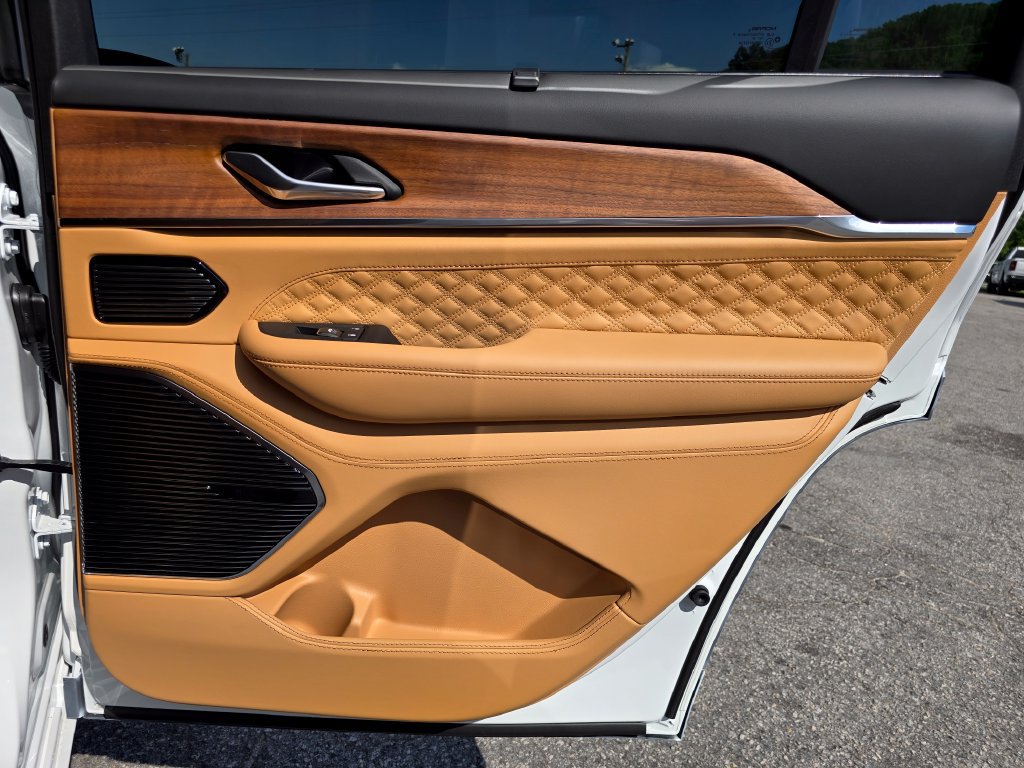 New 2026 Jeep Grand Cherokee L Summit w/ Obsidian Package AWD/4WD image 38