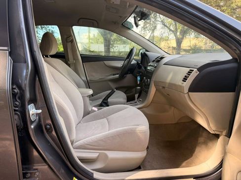 Used 2011 Toyota Corolla LE FWD image 11