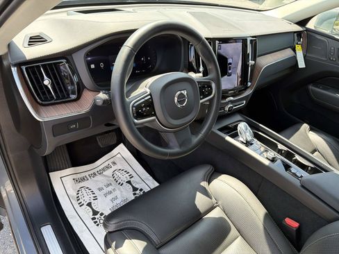 Certified 2023 Volvo XC60 B5 Ultimate w/ Climate Package FWD image 9