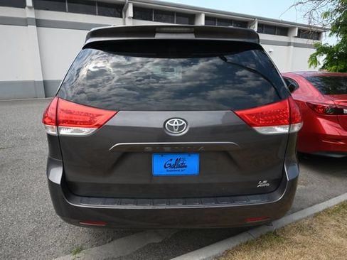 Used 2014 Toyota Sienna LE AWD/4WD image 6