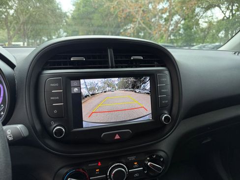 Used 2025 Kia Soul LX w/ LX Technology Package image 17
