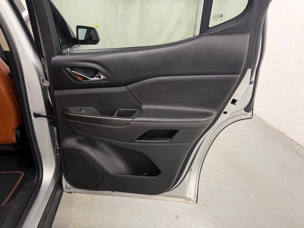 Used 2017 GMC Acadia SLT AWD/4WD image 13