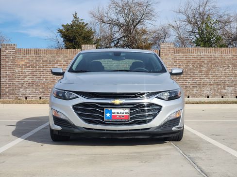 Used 2019 Chevrolet Malibu LT image 2