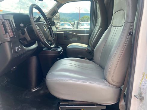 Used 2019 Chevrolet Express 3500 w/ Power Convenience Package RWD image 9