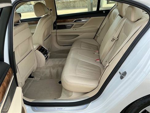 Used 2017 BMW 740i xDrive image 29