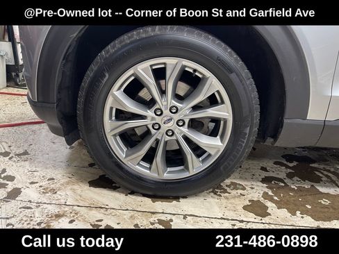 Used 2020 Ford Explorer XLT w/ Equipment Group 202A AWD/4WD image 11