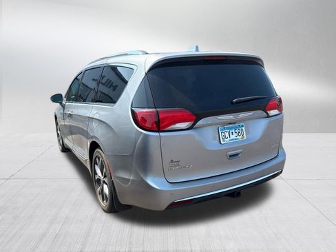 Used 2017 Chrysler Pacifica Limited FWD image 12